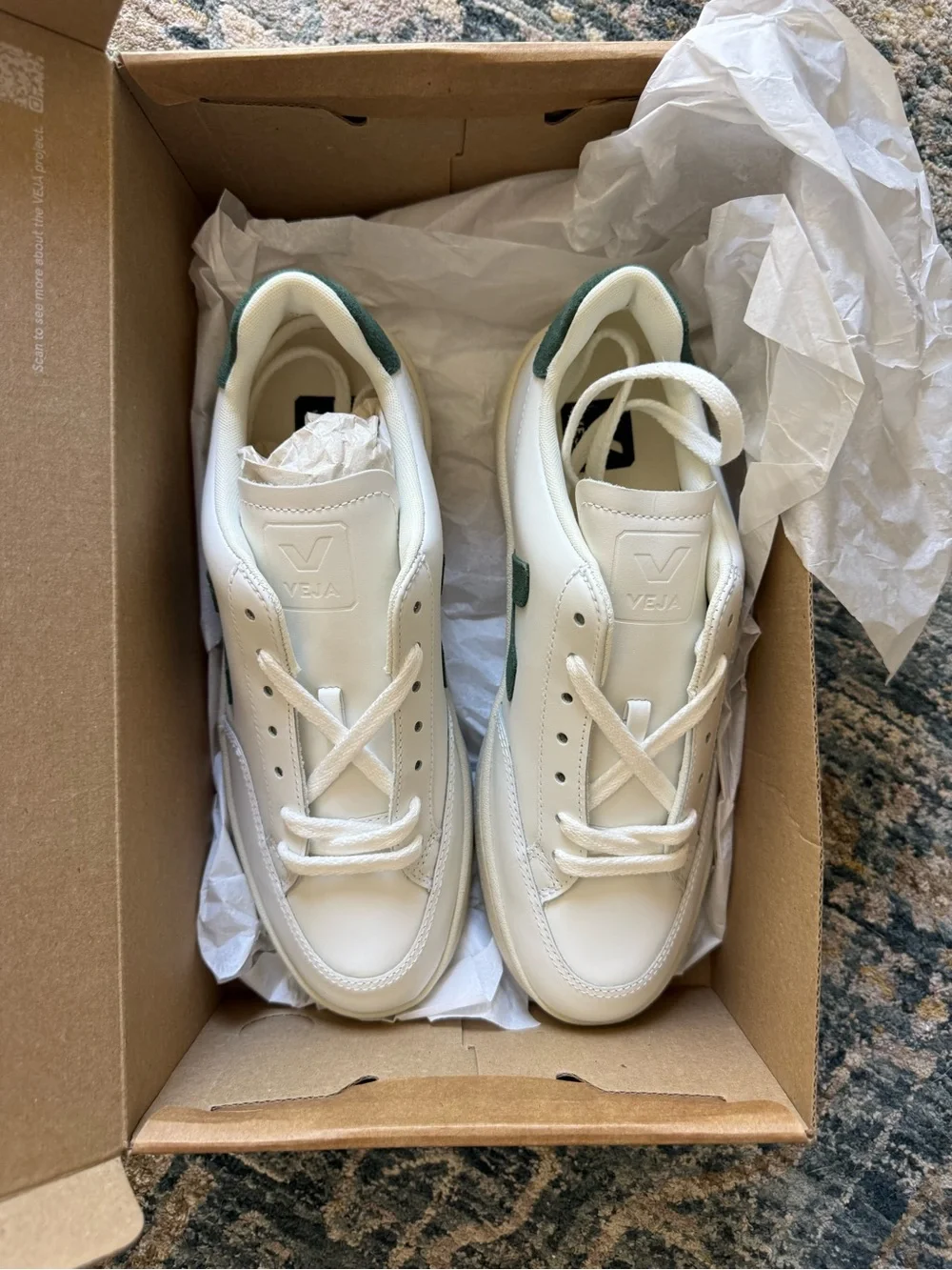 Veja White/Cypress Leather V-12 Sneaker EU 40 BNIB